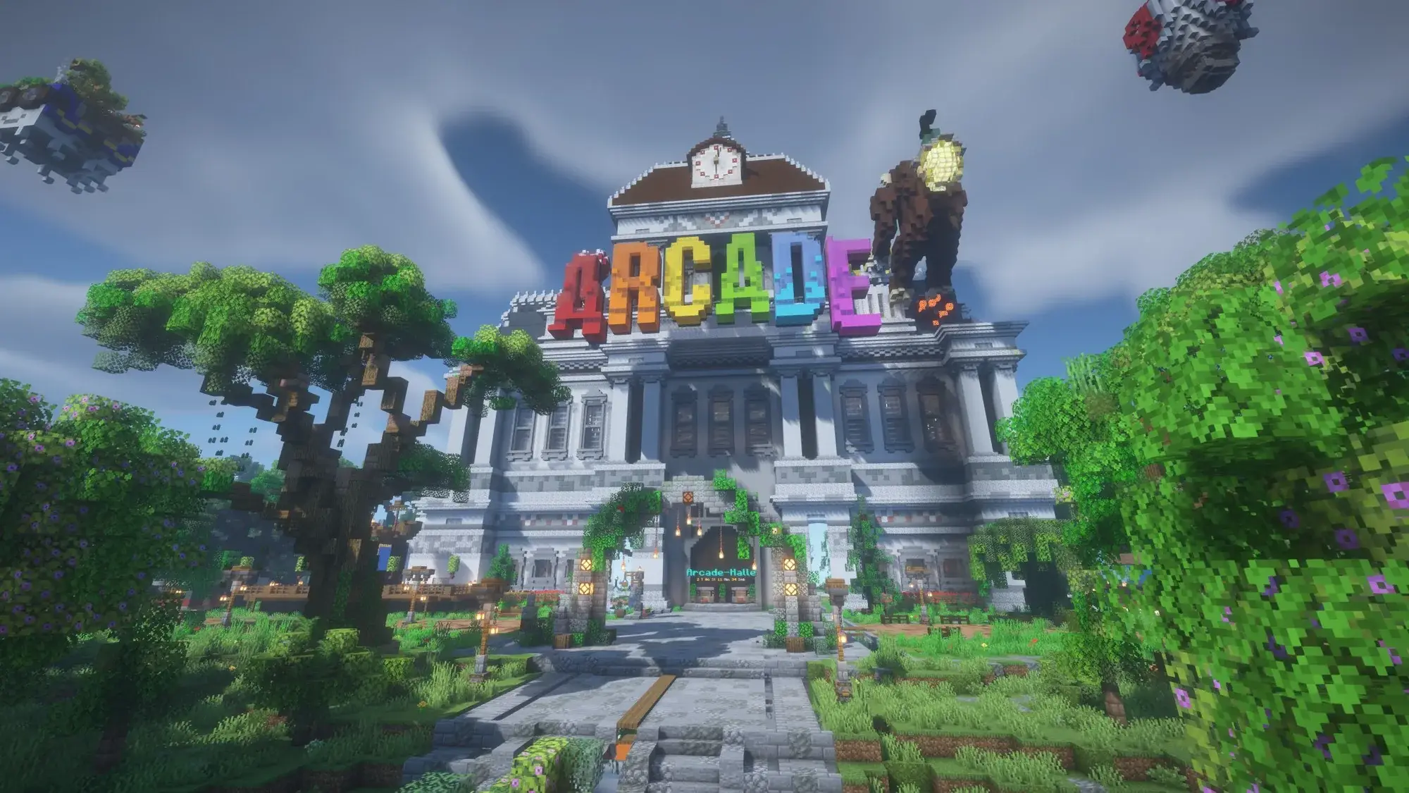Die Arcade am Spawn mit bunten Buchstaben über dem Eingang